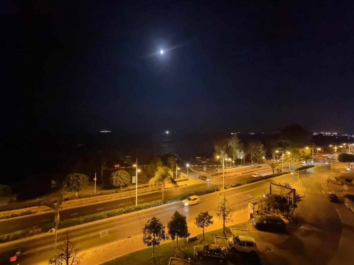 Super Modern Beachfront 1 Bedroom - Sleeps 4 Limassol Exterior photo