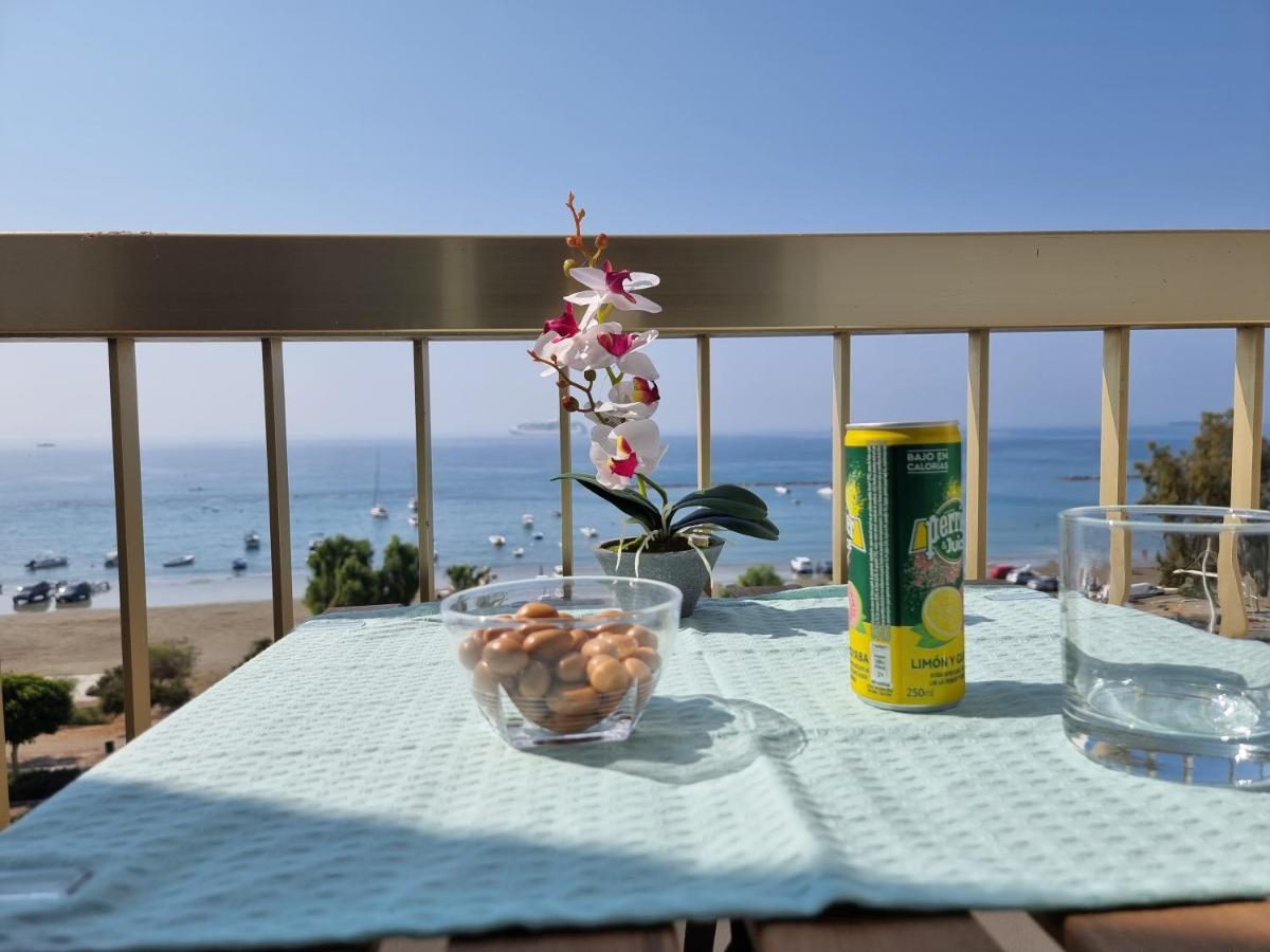 Super Modern Beachfront 1 Bedroom - Sleeps 4 Limassol Exterior photo